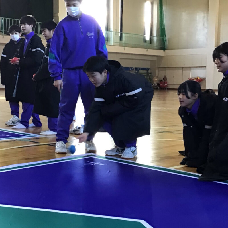 明智中学校でボッチャ体験を行いました。